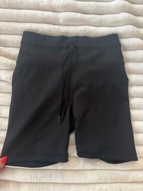 Black high rise ribbed athletic short size small